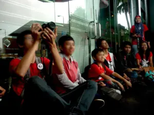 didepan gedung trans didepan gedung trans