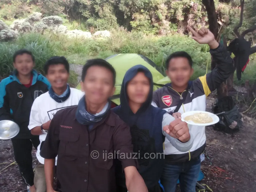 Fun Hiking to Papandayan