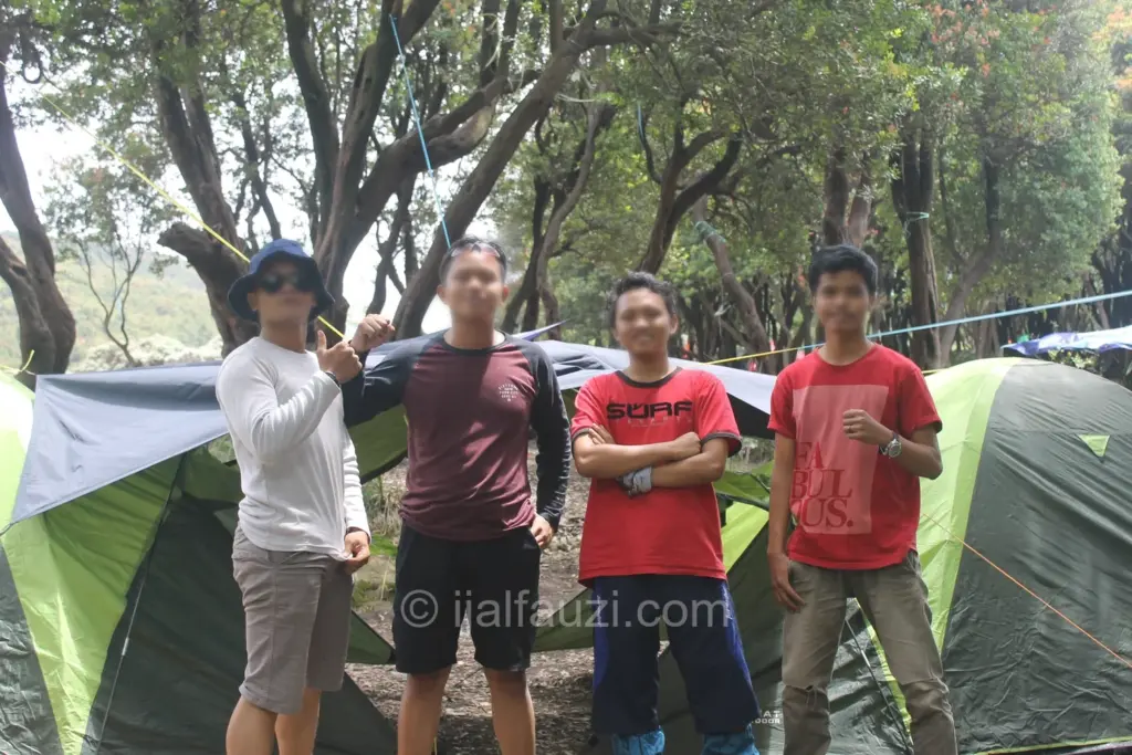 Fun Hiking to Papandayan