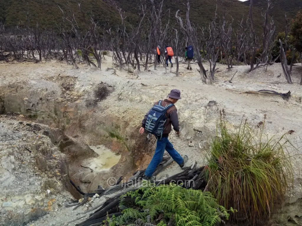 Fun Hiking to Papandayan